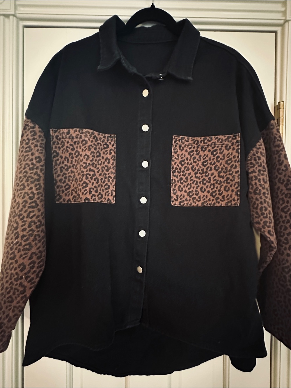 Women’s color block Black Shirt Jacket with Brown Leopard Pockets and Sleeves